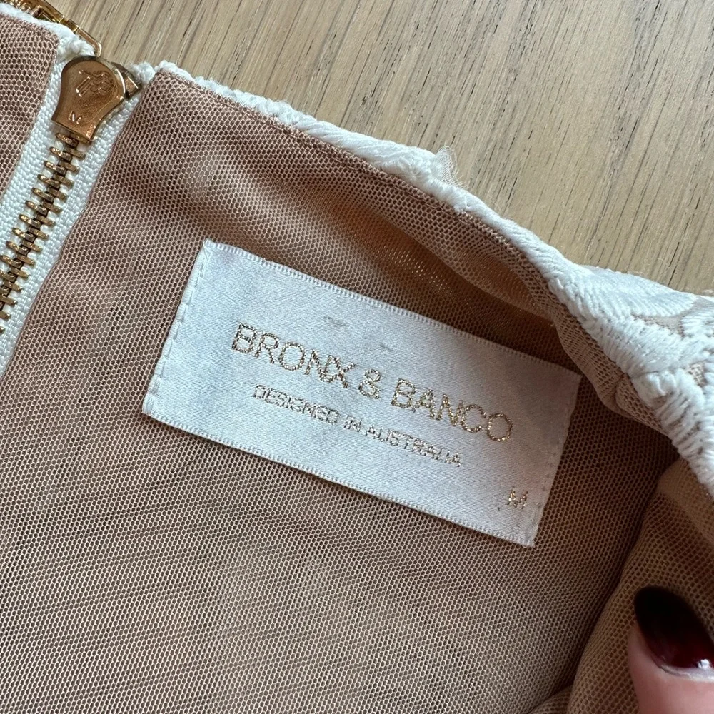 Bronx & Banco Mila Sleeveless Floral Appliqué White Lace Dress - Sz M - Picture 6 of 10